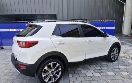 KIA Stonic, 2020 год, 1 300 000 рублей, 4 фотография