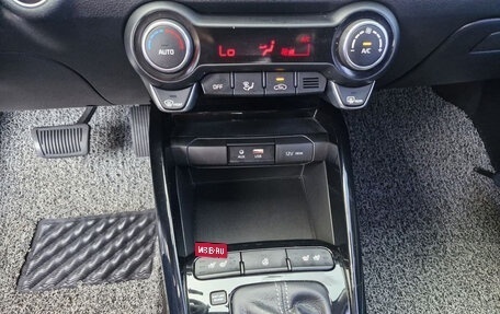 KIA Stonic, 2020 год, 1 300 000 рублей, 8 фотография