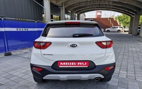 KIA Stonic, 2020 год, 1 300 000 рублей, 3 фотография