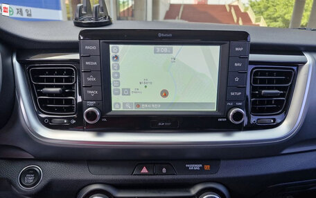 KIA Stonic, 2020 год, 1 300 000 рублей, 13 фотография