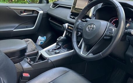 Toyota RAV4, 2019 год, 2 980 000 рублей, 11 фотография