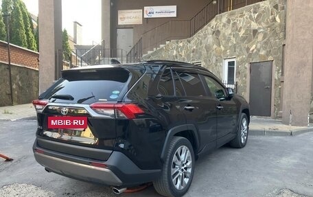 Toyota RAV4, 2019 год, 2 980 000 рублей, 6 фотография