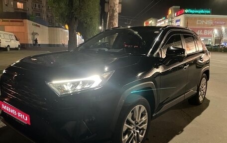 Toyota RAV4, 2019 год, 2 980 000 рублей, 21 фотография