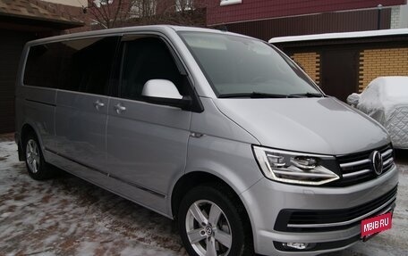 Volkswagen Multivan T6 рестайлинг, 2018 год, 5 600 000 рублей, 3 фотография