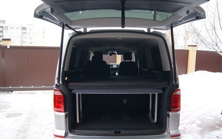 Volkswagen Multivan T6 рестайлинг, 2018 год, 5 600 000 рублей, 9 фотография