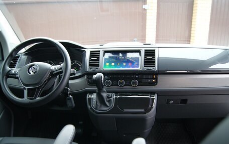 Volkswagen Multivan T6 рестайлинг, 2018 год, 5 600 000 рублей, 13 фотография