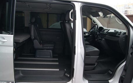 Volkswagen Multivan T6 рестайлинг, 2018 год, 5 600 000 рублей, 11 фотография