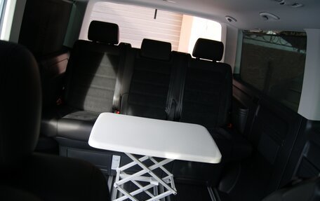 Volkswagen Multivan T6 рестайлинг, 2018 год, 5 600 000 рублей, 18 фотография