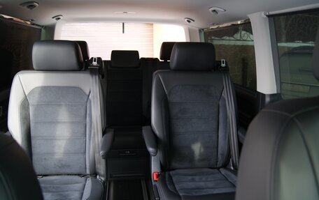 Volkswagen Multivan T6 рестайлинг, 2018 год, 5 600 000 рублей, 20 фотография