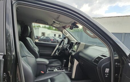 Toyota Land Cruiser Prado 150 рестайлинг 2, 2010 год, 2 499 000 рублей, 13 фотография