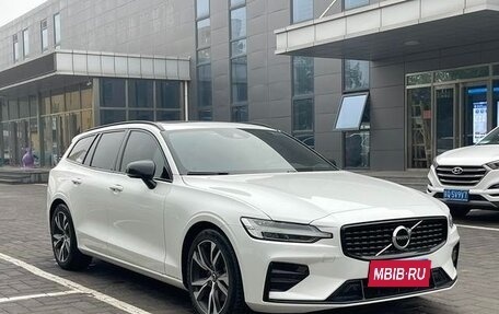 Volvo V60 II, 2021 год, 3 300 000 рублей, 2 фотография