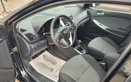 Hyundai Solaris II рестайлинг, 2012 год, 720 000 рублей, 10 фотография