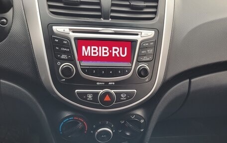 Hyundai Solaris II рестайлинг, 2012 год, 720 000 рублей, 20 фотография