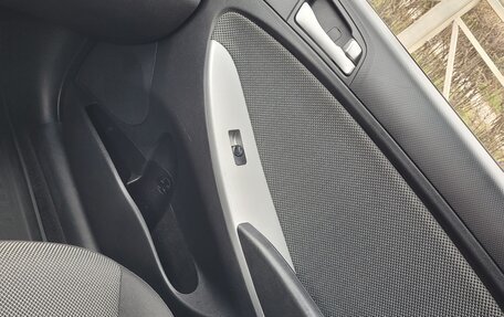 Hyundai Solaris II рестайлинг, 2012 год, 720 000 рублей, 25 фотография