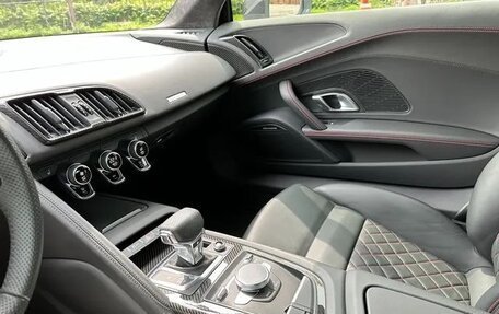 Audi R8, 2022 год, 16 800 000 рублей, 10 фотография