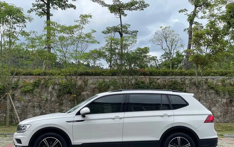 Volkswagen Tiguan II, 2021 год, 2 057 027 рублей, 13 фотография