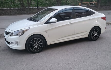 Hyundai Solaris II рестайлинг, 2014 год, 830 000 рублей, 3 фотография