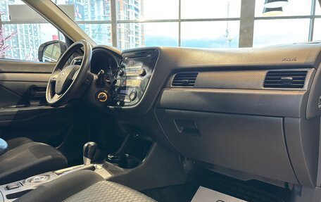 Mitsubishi Outlander III рестайлинг 3, 2013 год, 1 485 000 рублей, 14 фотография