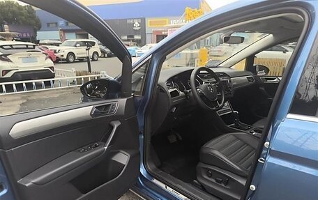 Volkswagen Touran III, 2021 год, 1 731 100 рублей, 7 фотография