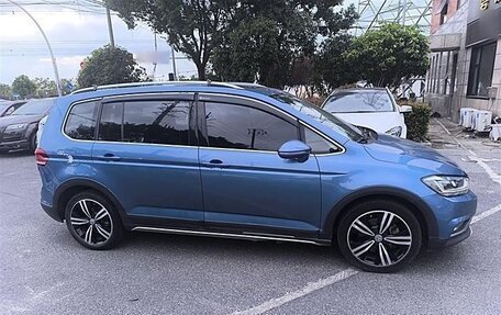 Volkswagen Touran III, 2021 год, 1 731 100 рублей, 3 фотография