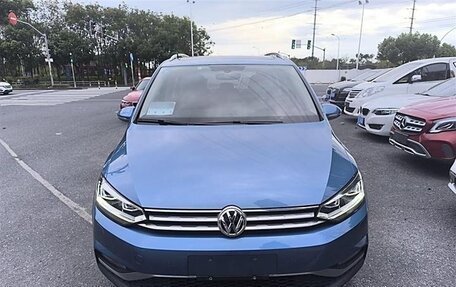 Volkswagen Touran III, 2021 год, 1 731 100 рублей, 2 фотография