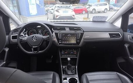 Volkswagen Touran III, 2021 год, 1 731 100 рублей, 8 фотография