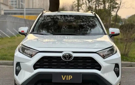 Toyota RAV4, 2021 год, 2 000 000 рублей, 2 фотография
