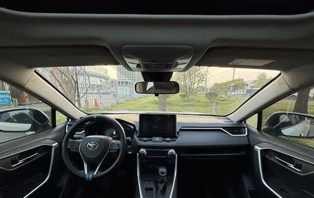 Toyota RAV4, 2021 год, 2 000 000 рублей, 5 фотография