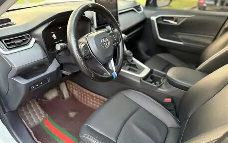 Toyota RAV4, 2021 год, 2 000 000 рублей, 4 фотография
