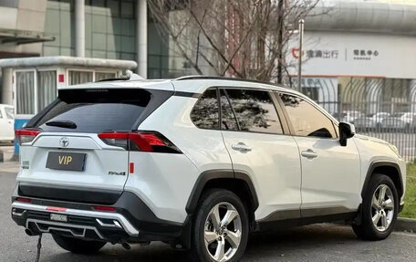 Toyota RAV4, 2021 год, 2 000 000 рублей, 9 фотография