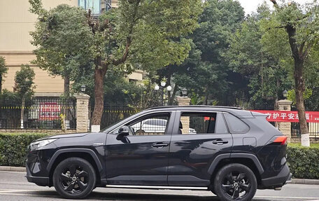 Toyota RAV4, 2022 год, 2 600 000 рублей, 3 фотография