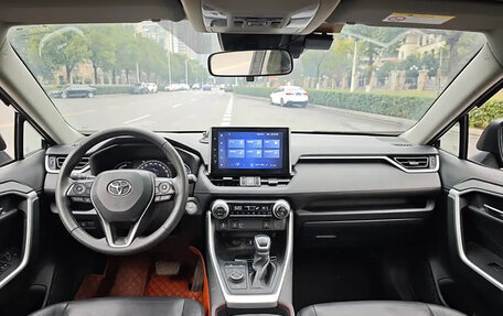 Toyota RAV4, 2022 год, 2 600 000 рублей, 12 фотография