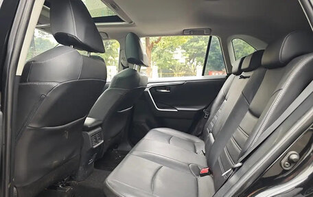 Toyota RAV4, 2022 год, 2 600 000 рублей, 13 фотография