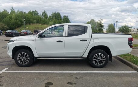 Mitsubishi L200 IV рестайлинг, 2021 год, 2 520 000 рублей, 4 фотография