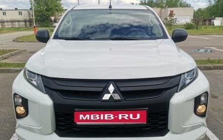 Mitsubishi L200 IV рестайлинг, 2021 год, 2 520 000 рублей, 2 фотография