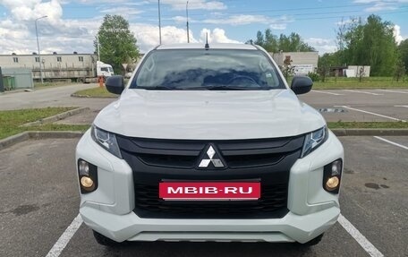 Mitsubishi L200 IV рестайлинг, 2021 год, 2 520 000 рублей, 3 фотография