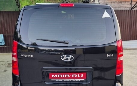 Hyundai H-1 II рестайлинг, 2017 год, 2 400 000 рублей, 5 фотография