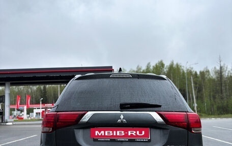 Mitsubishi Outlander III рестайлинг 3, 2020 год, 2 450 000 рублей, 4 фотография