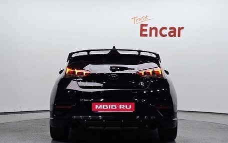 Hyundai Veloster II, 2021 год, 1 843 000 рублей, 3 фотография