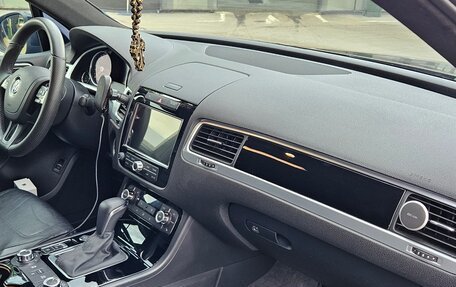 Volkswagen Touareg III, 2010 год, 2 400 000 рублей, 34 фотография