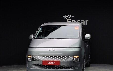 Hyundai Staria, 2021 год, 2 450 000 рублей, 3 фотография