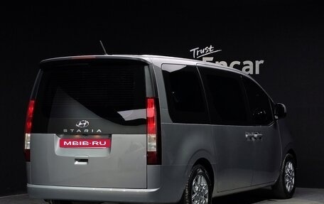 Hyundai Staria, 2021 год, 2 450 000 рублей, 2 фотография