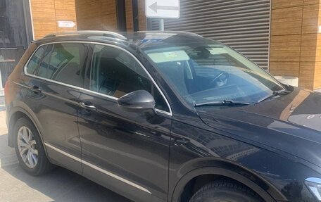 Volkswagen Tiguan II, 2017 год, 2 650 000 рублей, 2 фотография