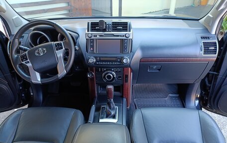 Toyota Land Cruiser Prado 150 рестайлинг 2, 2014 год, 3 500 000 рублей, 26 фотография