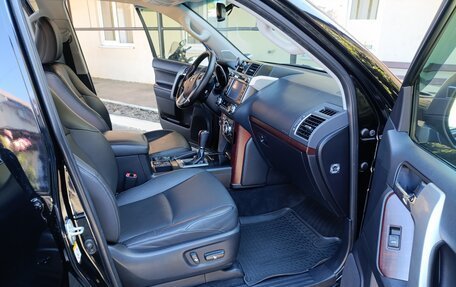 Toyota Land Cruiser Prado 150 рестайлинг 2, 2014 год, 3 500 000 рублей, 29 фотография