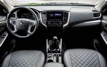 Mitsubishi Pajero Sport III рестайлинг, 2019 год, 3 600 000 рублей, 14 фотография