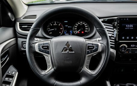 Mitsubishi Pajero Sport III рестайлинг, 2019 год, 3 600 000 рублей, 15 фотография