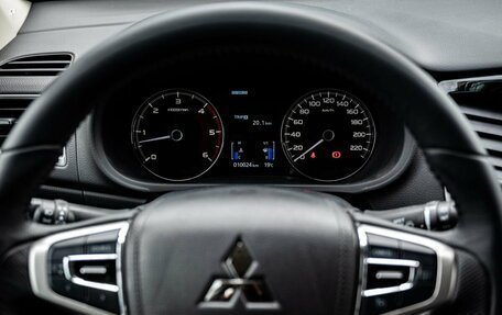 Mitsubishi Pajero Sport III рестайлинг, 2019 год, 3 600 000 рублей, 16 фотография