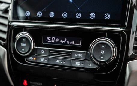 Mitsubishi Pajero Sport III рестайлинг, 2019 год, 3 600 000 рублей, 20 фотография