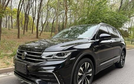 Volkswagen Tiguan II, 2022 год, 2 000 900 рублей, 1 фотография
